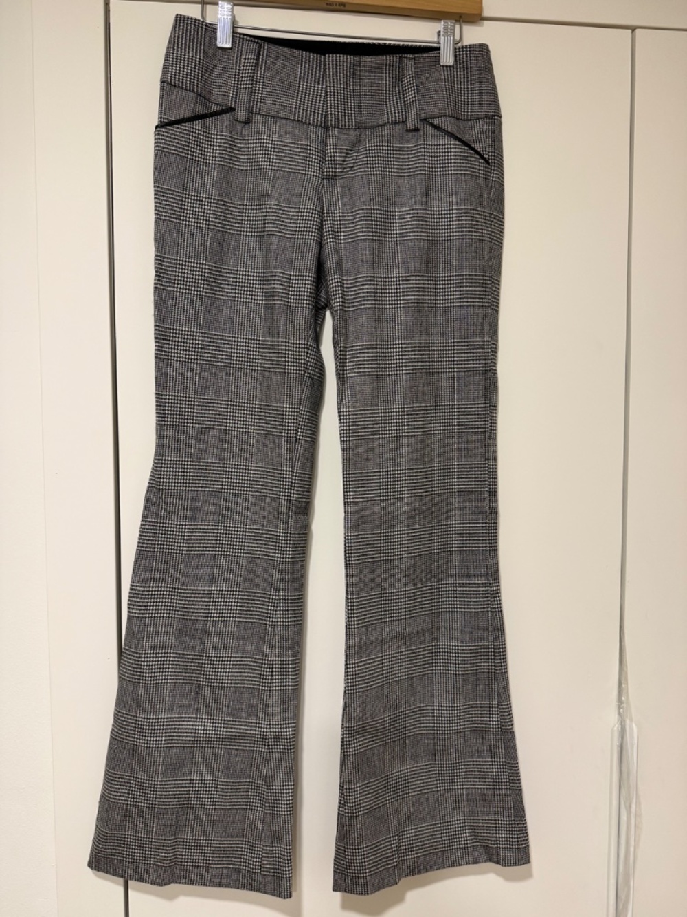 Alice & Olivia Flare Trouser - Picture 3 of 5